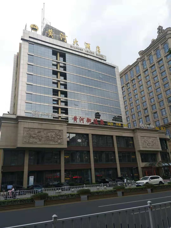 黃河大酒店樓頂發光字制作 黃河大酒店樓頂發光字制作